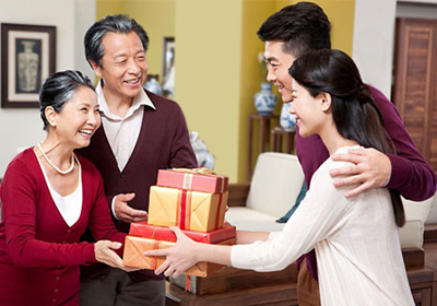 Ý nghĩa phong tục tặng quà tết của người Việt Ý nghĩa phong tục tặng quà tết của người Việt