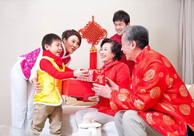 Làm thế nào để chọn được một món quà tết ý nghĩa lạ mắt